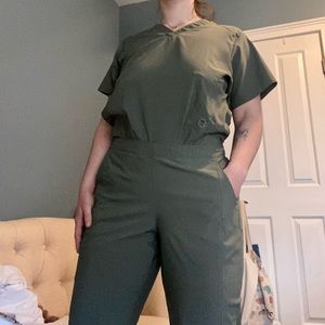 🌿Sage green scrub set by WonderWink Scrubs🌱